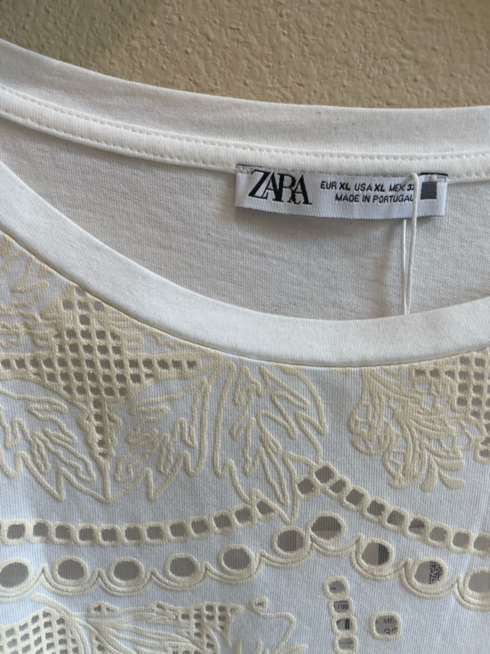 Zara Cream Eyelet Short Sleeve Top - Picture 2 of 4